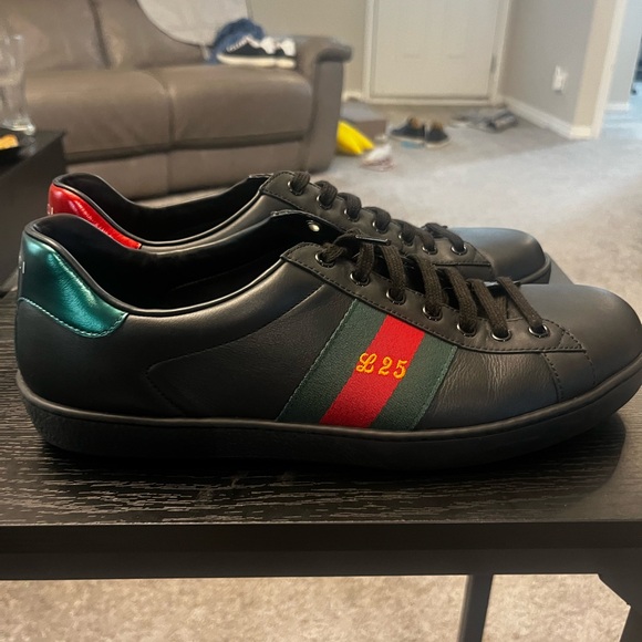 Men’s Size 9 Gucci shoes - Picture 1 of 7